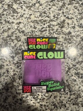 NeeDoh Nice Cube Glow in the Dark - Purple